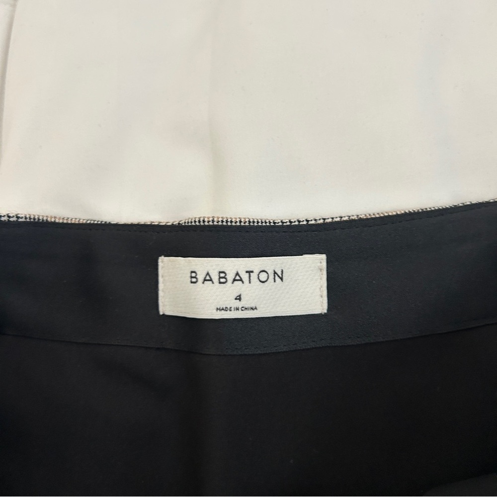Aritzia Babaton Plaid A-Line Mini Skirt in Gray. Size 4 - Picture 3 of 4